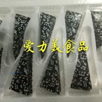 供應(yīng)三角形狀（黑色、彩色）巧克力插件 廠家批發(fā)、直銷、蛋糕裝飾件