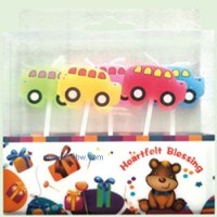 供應生日用品：卡通蠟燭大巴車