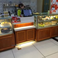 供應各種收銀臺 中島柜、出爐柜 邊柜、面包展柜 、蛋糕模型柜、冷柜。廠家直銷