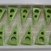 供應(yīng)巧克力裝飾件：綠鏤空三角盒裝