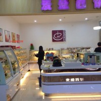 供應收銀臺 中島柜、出爐柜 邊柜、面包展柜 、蛋糕模型柜、冷柜。