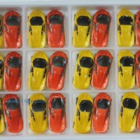 供應(yīng)蛋糕西點(diǎn)巧克力裝飾：紅黃立體小汽車