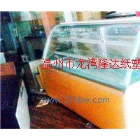 轉(zhuǎn)讓金城 1.8米三層弧形蛋糕展示柜 出廠時間12年 使用時間2年