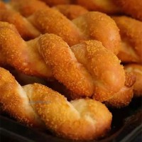 酸奶麻花 生坯 ，酸奶、榴蓮、蛋黃、巧克力餡