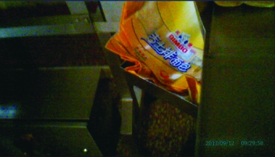 記者應(yīng)聘包裝工臥底賓堡 面包早產(chǎn)今天產(chǎn)印明天日期