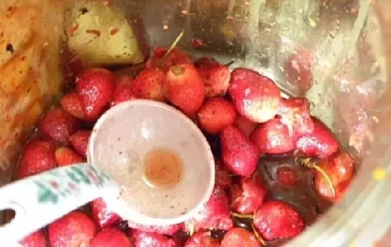 未成熟的青芒果被稱為情人果。是集“色”、“香”、“味”和“營養(yǎng)”為一身的果中佳品，含有大量的營養(yǎng)元素。