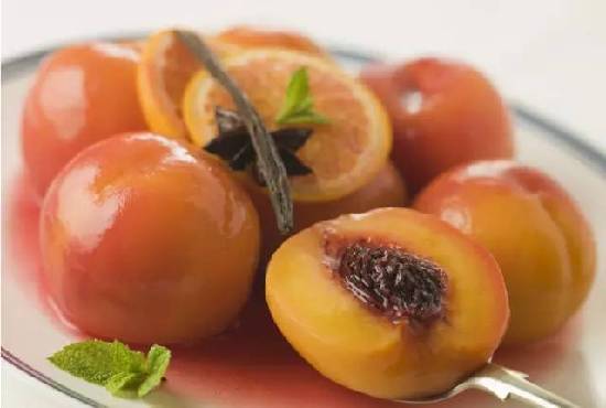 未成熟的青芒果被稱為情人果。是集“色”、“香”、“味”和“營養(yǎng)”為一身的果中佳品，含有大量的營養(yǎng)元素。