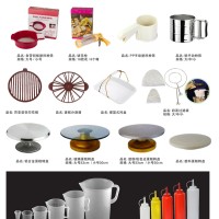 烘焙器具系列： 刮板塑料粉篩、裱花槍、蛋糕分割器、蛋糕轉盤、量杯、醬料瓶、奶茶過濾袋、搖籃式托盤、百變裝飾印花模等