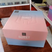 漸變色紙質(zhì)蛋糕盒