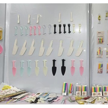 廠家直銷生日蠟燭、蛋糕刀叉等生日用品